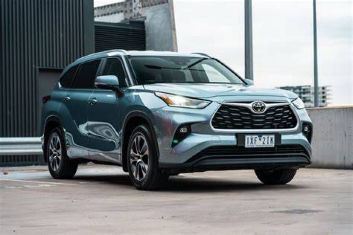 Is kluger rear wheel drive?