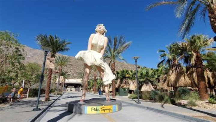 Is marilyn monroe back in palm springs?
