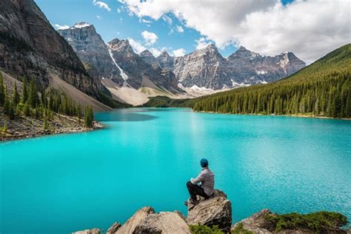 Is moraine lake still open?