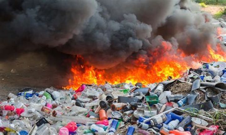 Is smoke from burning plastic toxic?