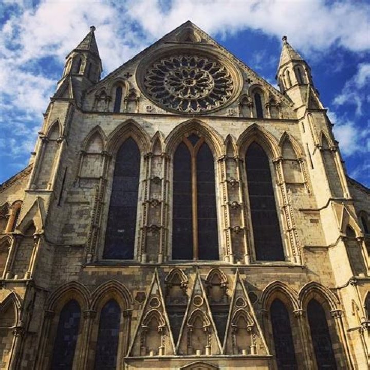 Is the rose window destroyed?