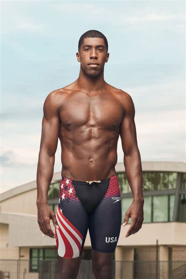 Should a man wear speedos?