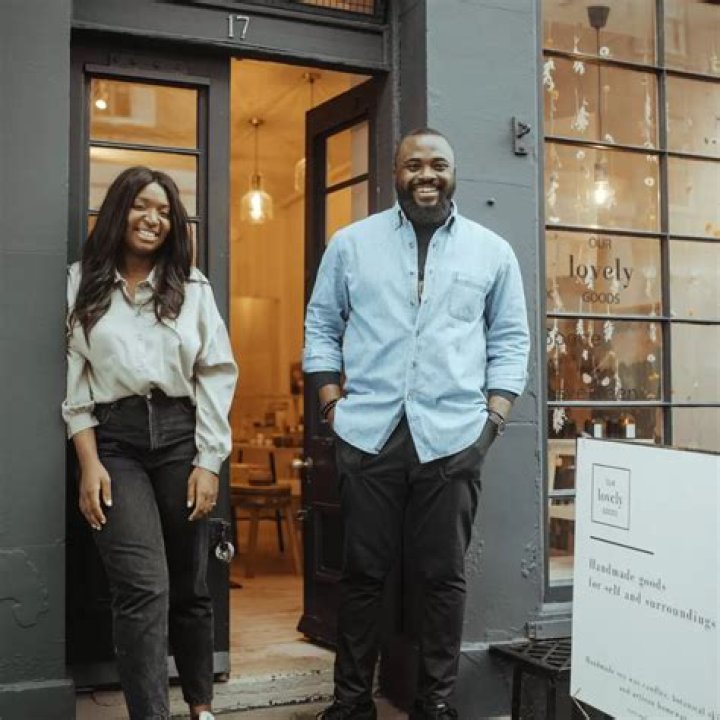 Should couples work together?