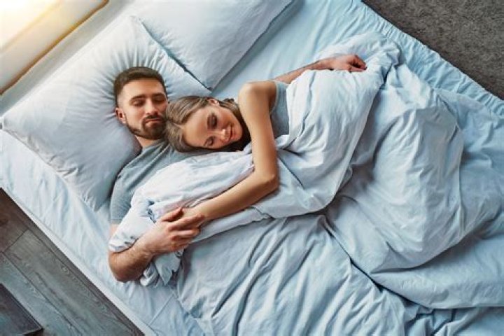 Should husband and wife sleep in separate rooms?