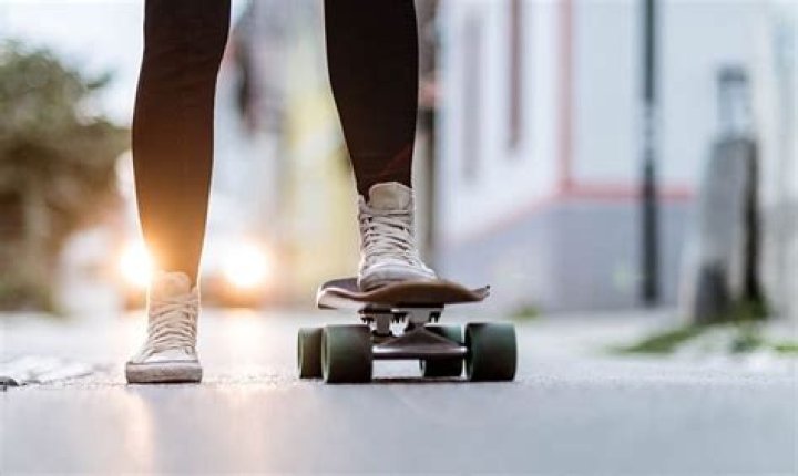 Should skateboard wheels spin freely?