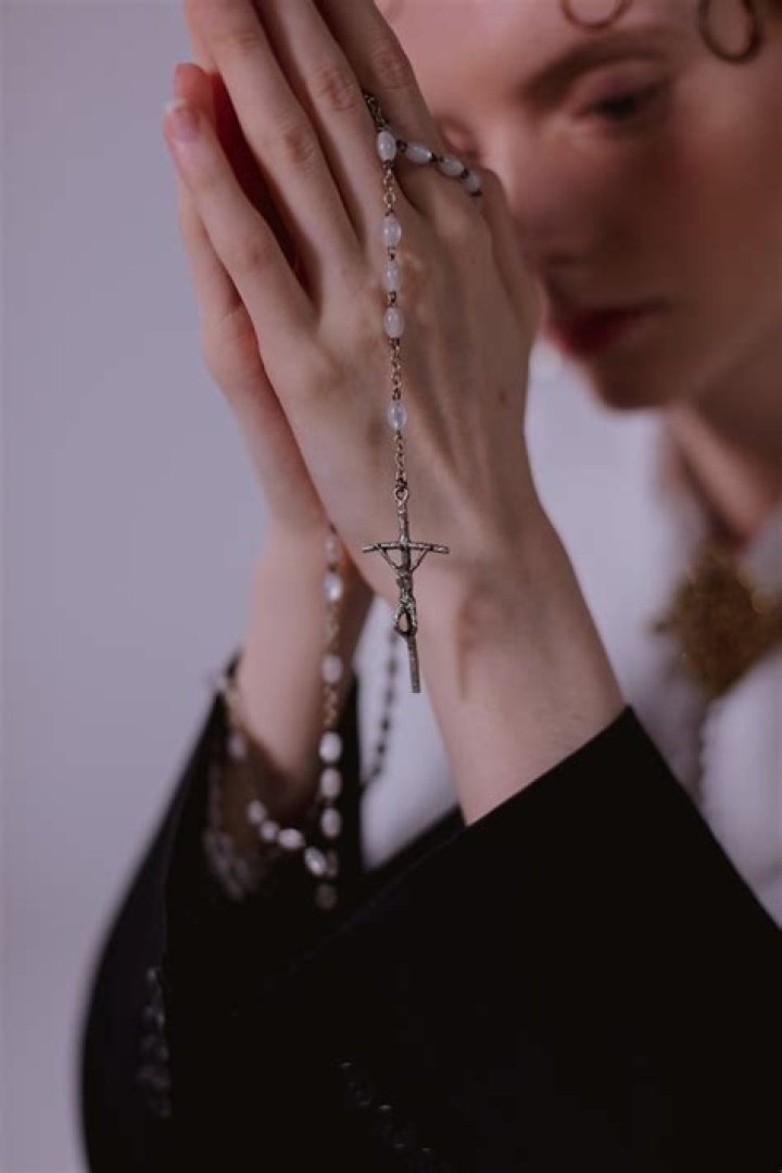 Should you wear a rosary as a necklace?