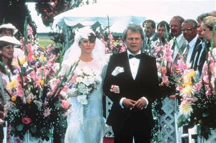 Was victoria principal married to andy gibb?