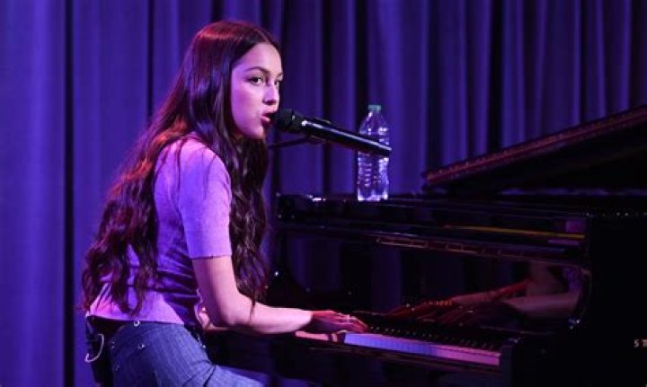Were does olivia rodrigo live?
