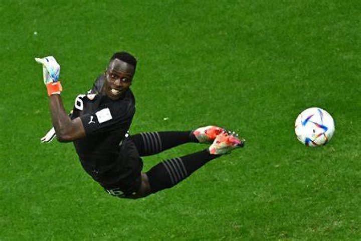 Were is chelsea keeper mendy from?