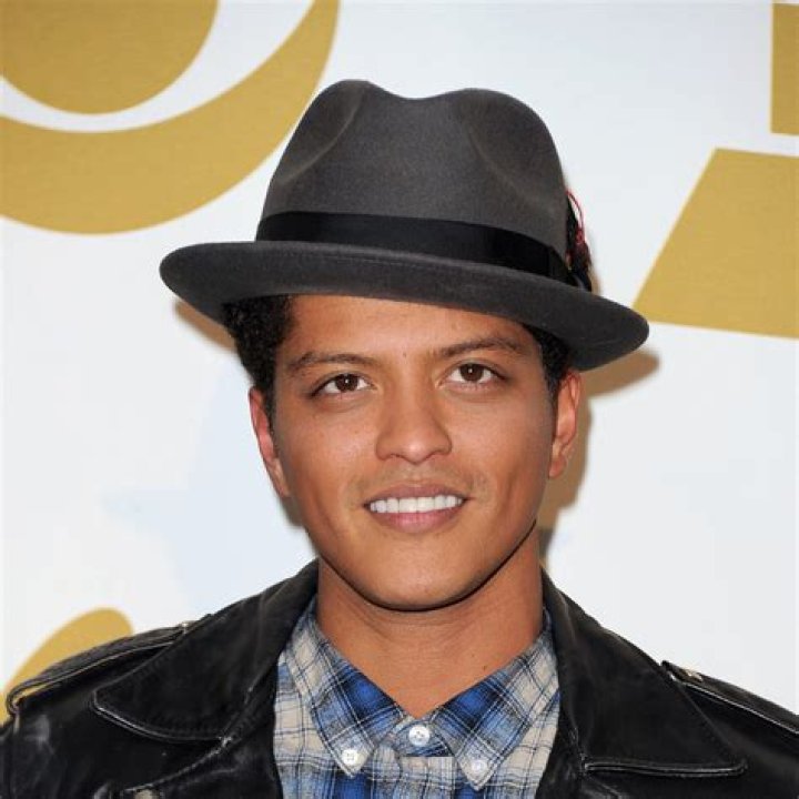 What's bruno mars real name?