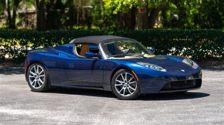 What's the top speed of a tesla roadster?