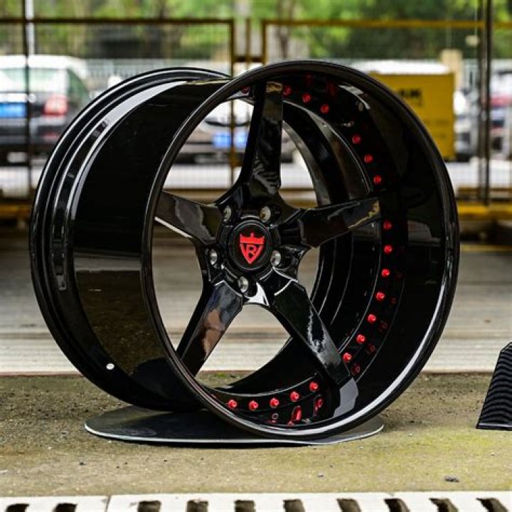 What are deep dish rims?