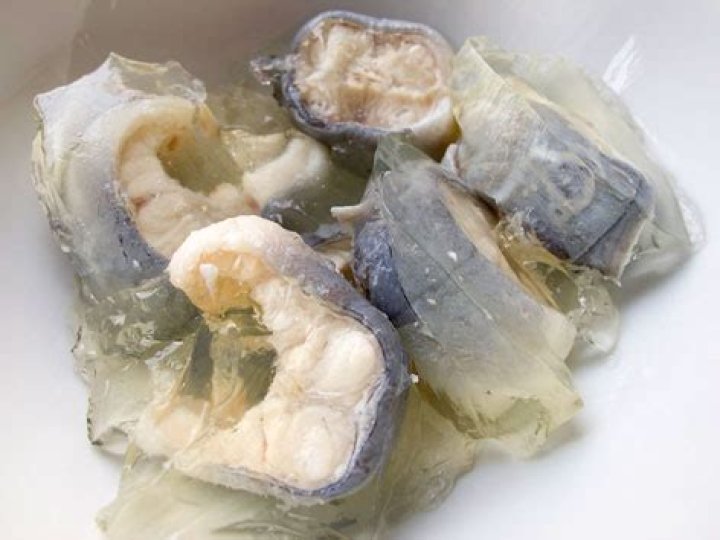 What do jellied eels taste like?