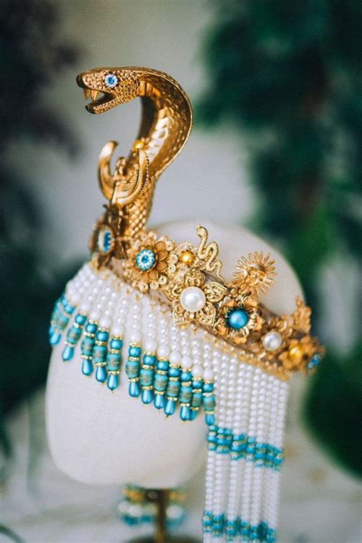 What does headpieces mean?