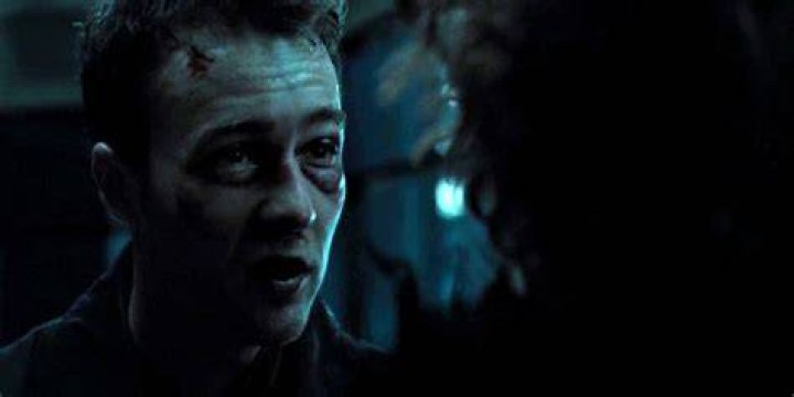 What grisly sight does the narrator encounter?
