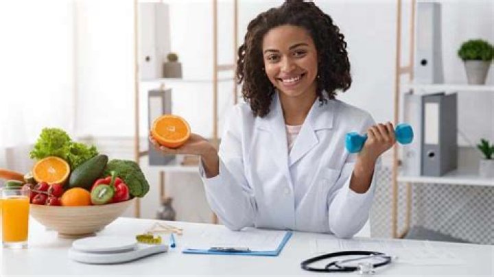 What is a sports dietitian?