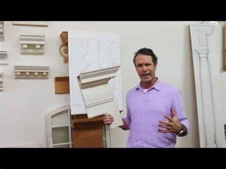 What is cavetto molding in architecture?