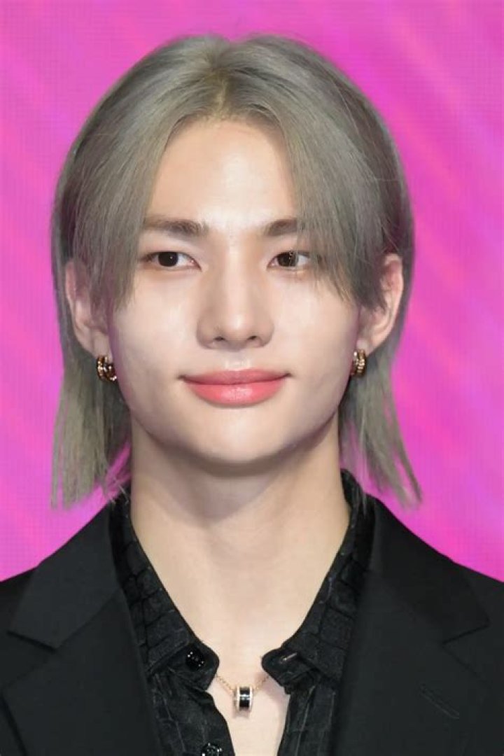 What is hwang hyunjin's english name?