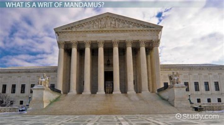 What is mandamus and example?
