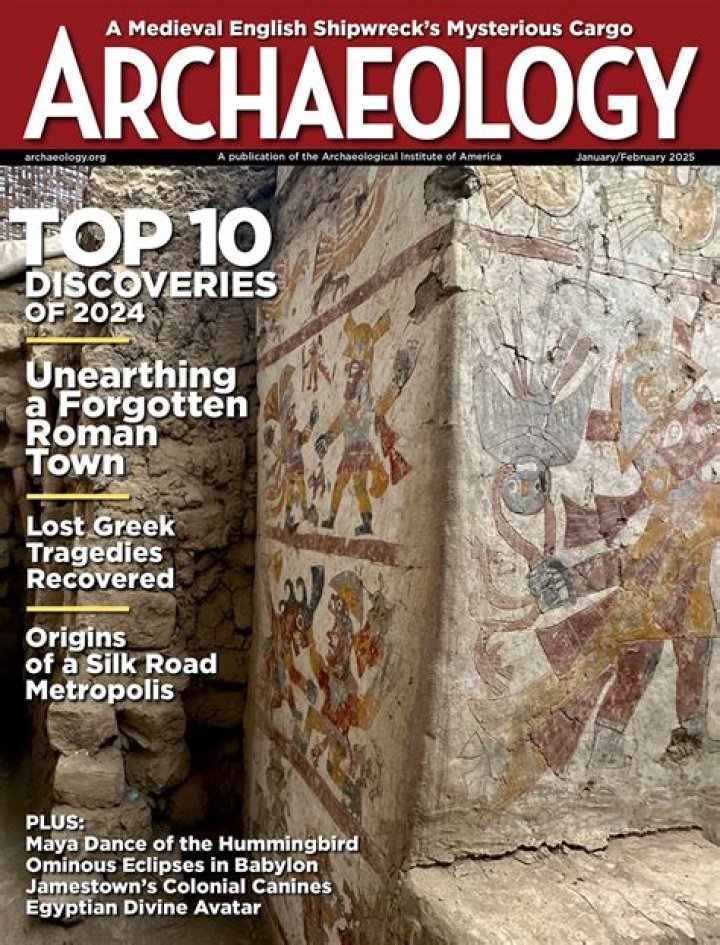 What is the difference between archeology and archaeology?
