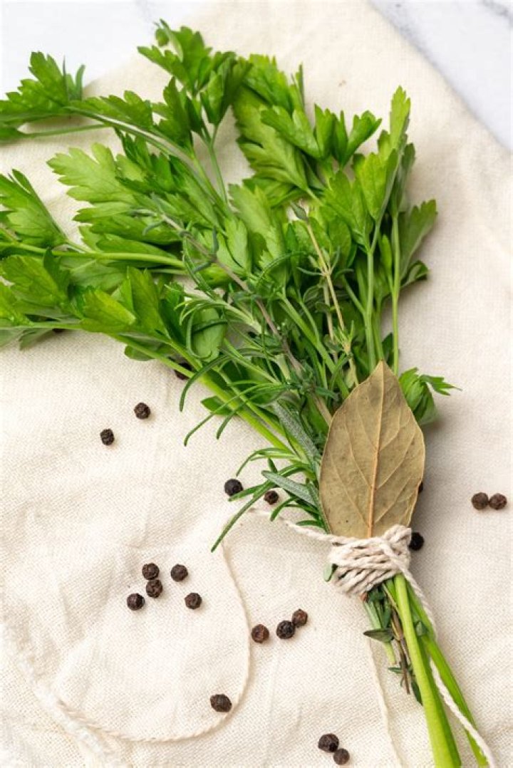 What is the similarity of bouquet garni with the sachet?