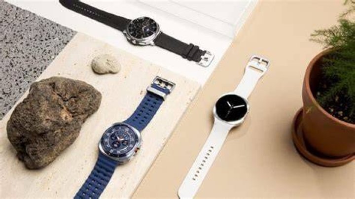 What messaging apps work with galaxy watch?