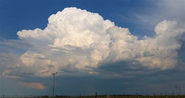 Whats a cumulonimbus cloud?