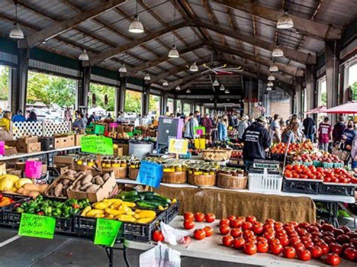Whats in season at the farmers market?