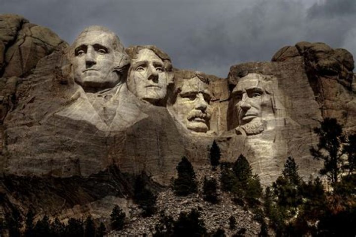 When did they carve mount rushmore?