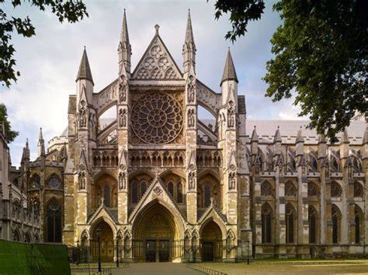 When was paisley abbey built?