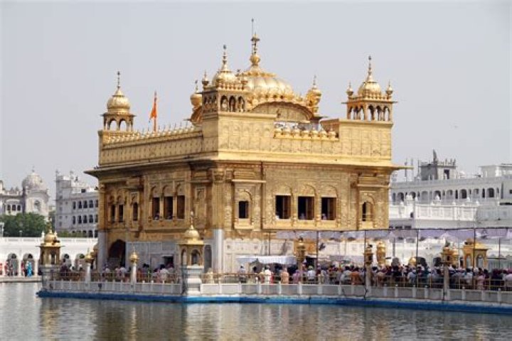 Which guru built the golden temple?