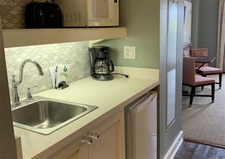 Which hilton hotels have kitchenettes?