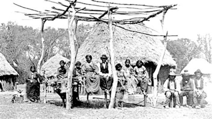 Which resource was important to the way of life of the atakapa?