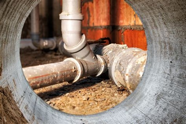 Who fixes drain pipes?