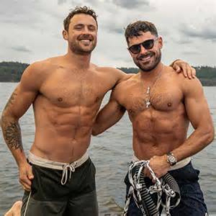 Who is zac efron dating waitress?