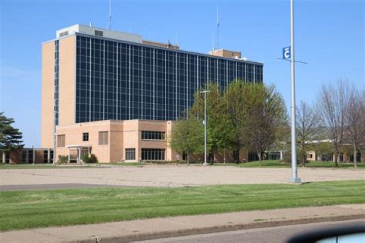 Who owns sacred heart hospital?