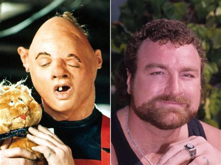 Who played sloths mom in goonies?