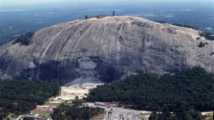 Whos carved on stone mountain?