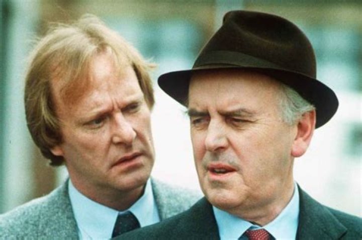 Why did dennis waterman leave minder?