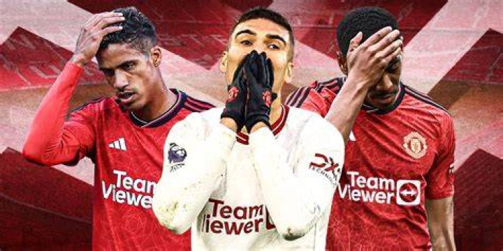Why did fellaini leave manchester united?