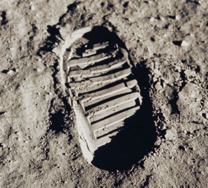 Why footprints stay on the moon forever?