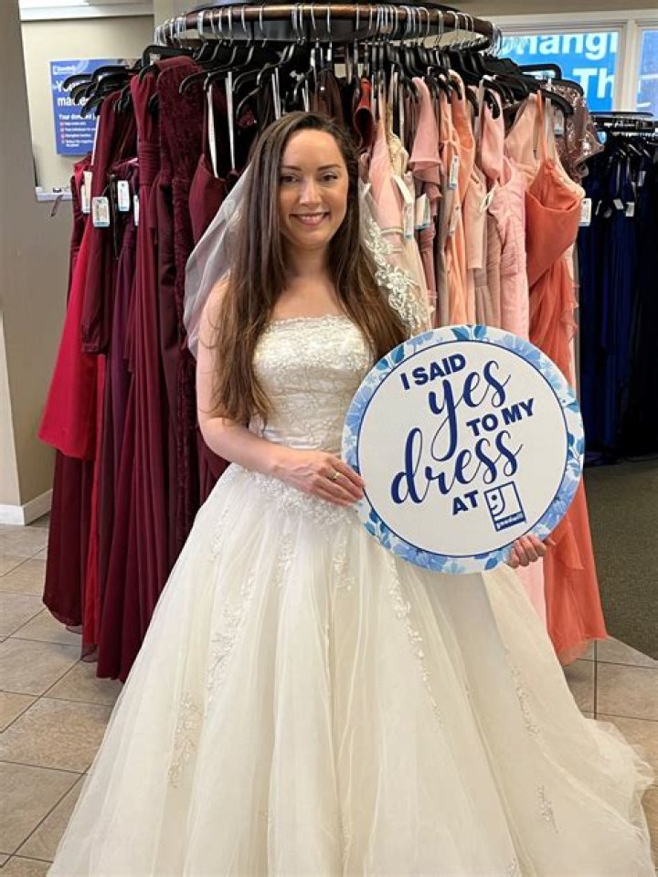 Will goodwill take wedding dresses?