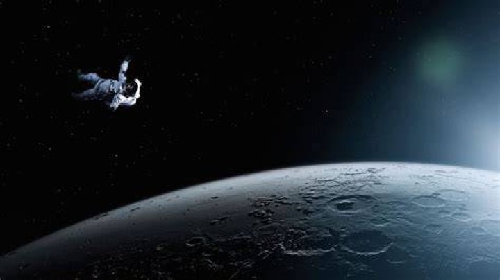 Would an apple rot in space?